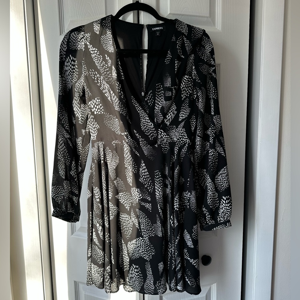 Express Monochrome Leaf Print Long Sleeve Dress XS